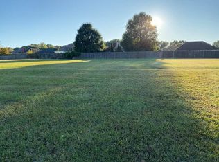 71 Emerald Lake Dr, Jackson, TN 38305