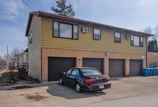 2 bed, 1.5 bath, 950 sqft, $1,600 — Photo 2