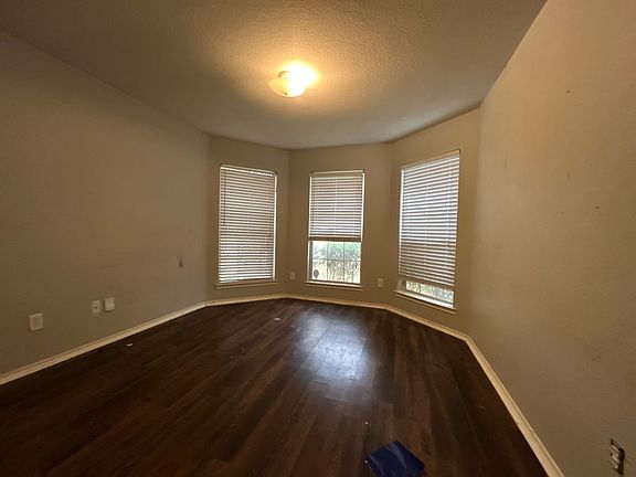 4th image of 516 Dogwood Dr