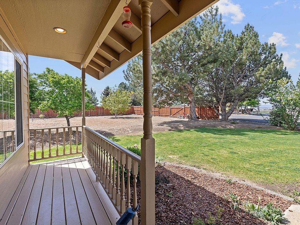 1945 NE Gentry Dr, Madras, OR 97741 | MLS #220221110 | Zillow