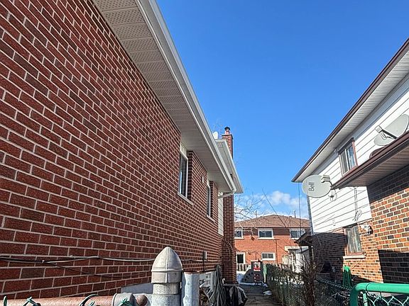 5th image of 33 Robbinstone Dr