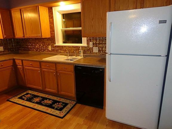 Kitchen, fridge/dishwasher 