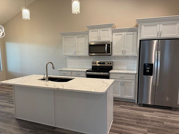 4th image of 2815 Kings Corner Dr