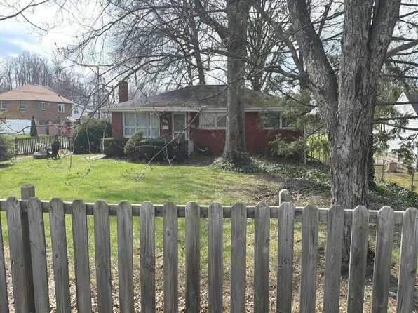 588 Clay Pike, Irwin, PA 15642
