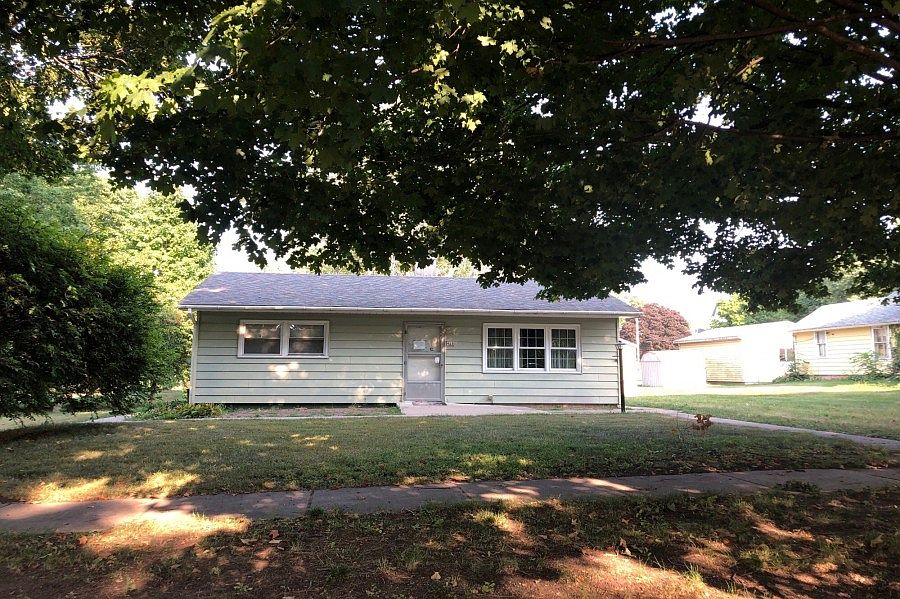 428 S Main St, Sheffield, IL 61361 Zillow