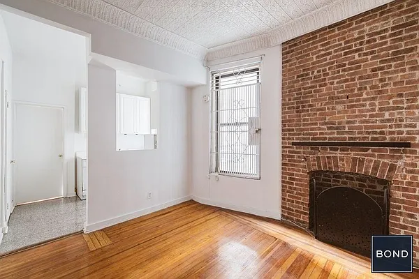 Rented by Bond New York | media 5