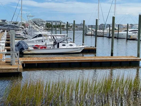 42 Green Turtle Ln #B, Carolina Beach, NC 28428