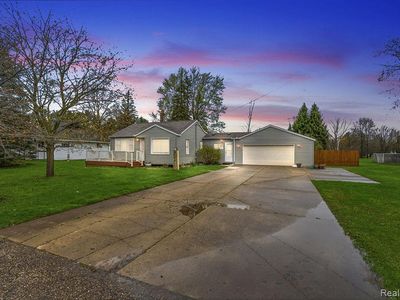 5101 Kendall Dr, Burton, MI, 48509