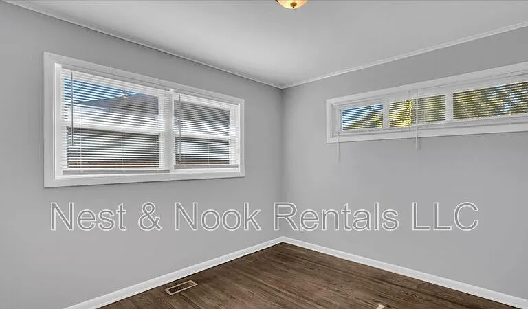 2923 S Irvington Ave — Photo 18
