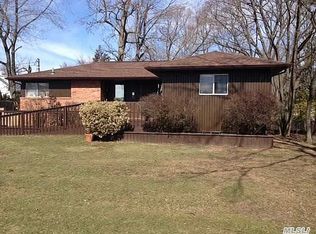 37 Spruce St, Brentwood, NY 11717