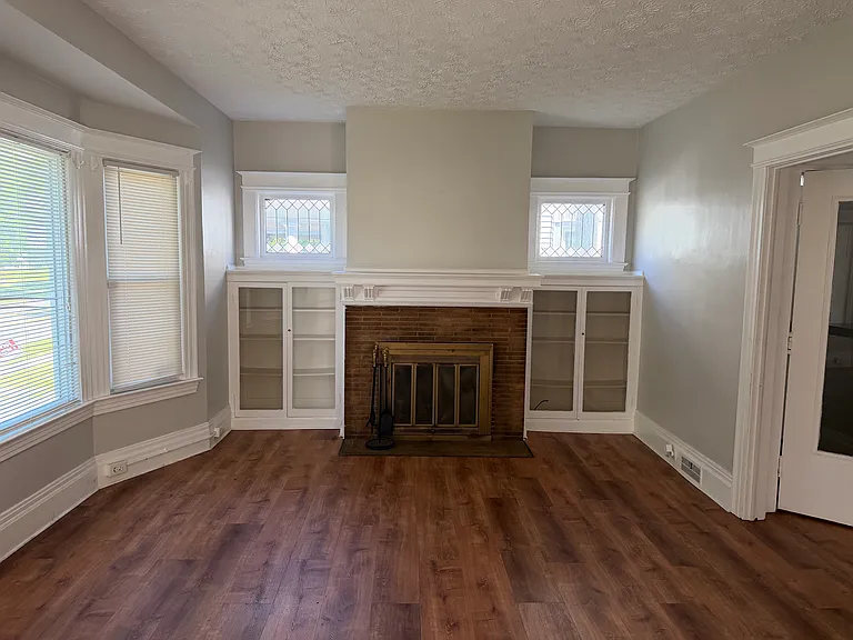 395 University Ave #1 — Photo 8