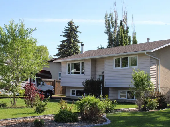 2007 67th St NW, Edmonton, AB T6K 2H7