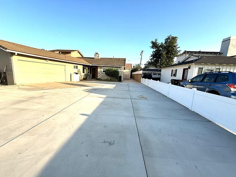 Bixby Ave — Photo 28