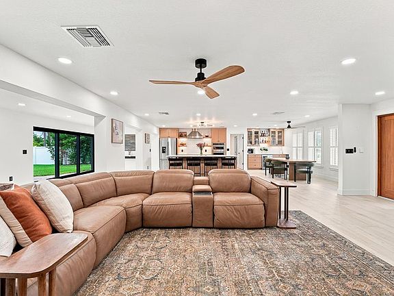 5th image of 6241 TANGLEWOOD DRIVE NE