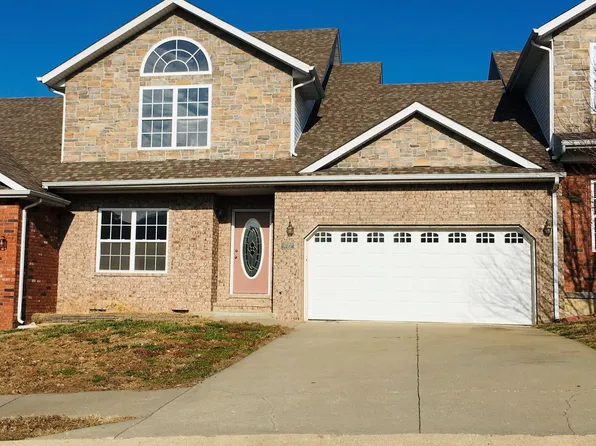 305 Carmel Valley Way, Saint Robert, MO 65584