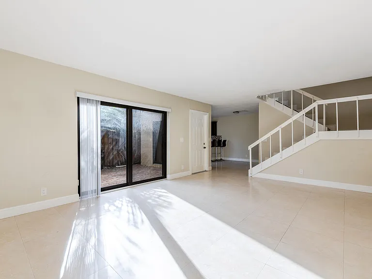 2471 Waterside Dr — Photo 9