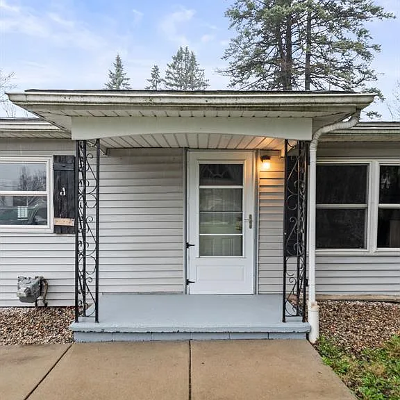 3153 Bessie St — Photo 3