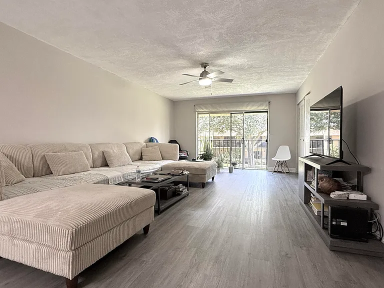 2925 SW 22nd Ave #203 — Photo 3