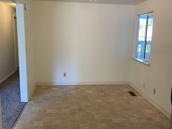 5th image of 6109 E Portland Ave