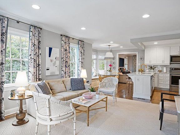 2nd image of 2714 Peachtree St