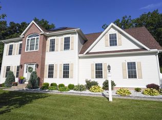 25 Arbor Way, Suffield, CT 06078