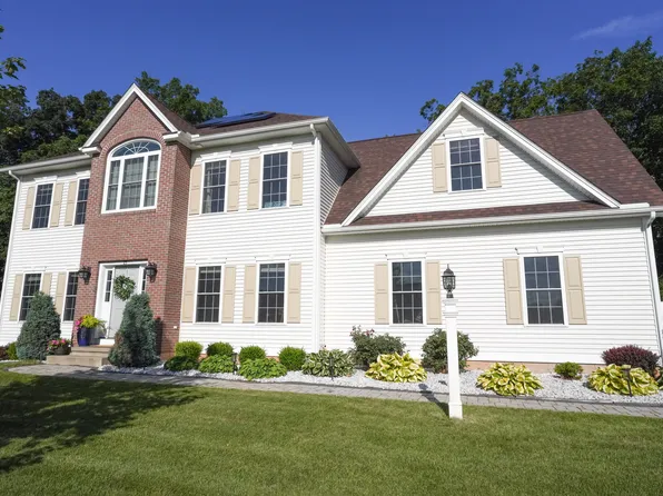 25 Arbor Way, Suffield, CT 06078