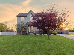 8040 Lark Ln, Grand Blanc, MI 48439