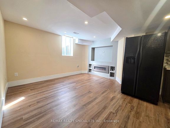3rd image of 18 Gold Hill Rd #Basement