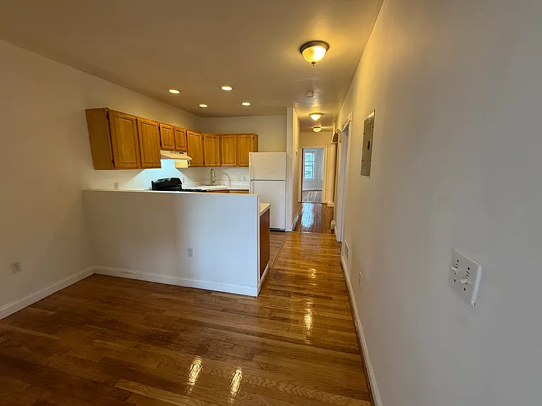 35 Adamson St #2 — Photo 1
