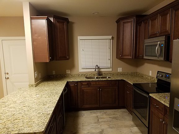 5th image of 102 Lookout Pointe Dr
