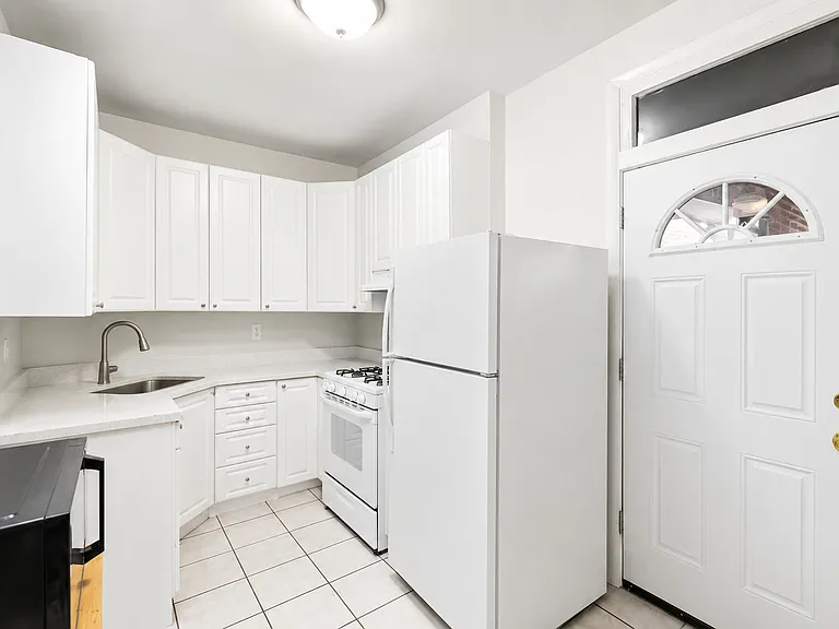2453 N Clark St #3 — Photo 10