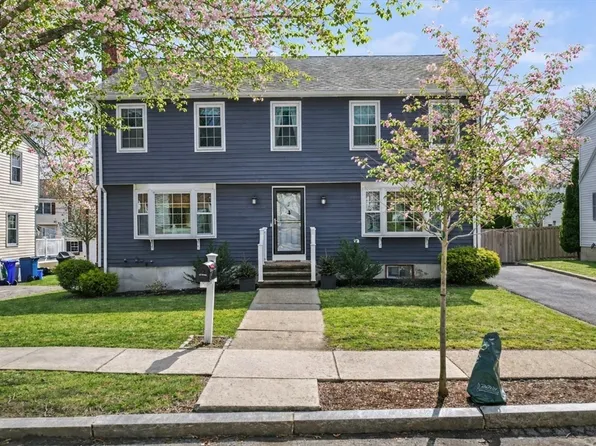 4 Eagle St, West Roxbury, MA 02132