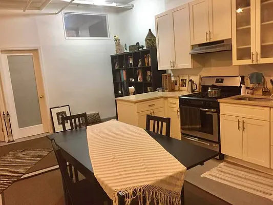 Rented by EXR | media 10