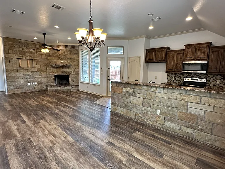 715 Denali Ct — Photo 2