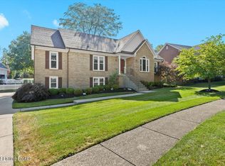 821 Foxgate Rd, Louisville, KY 40223