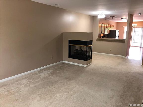 4th image of 39479 Springwater Dr