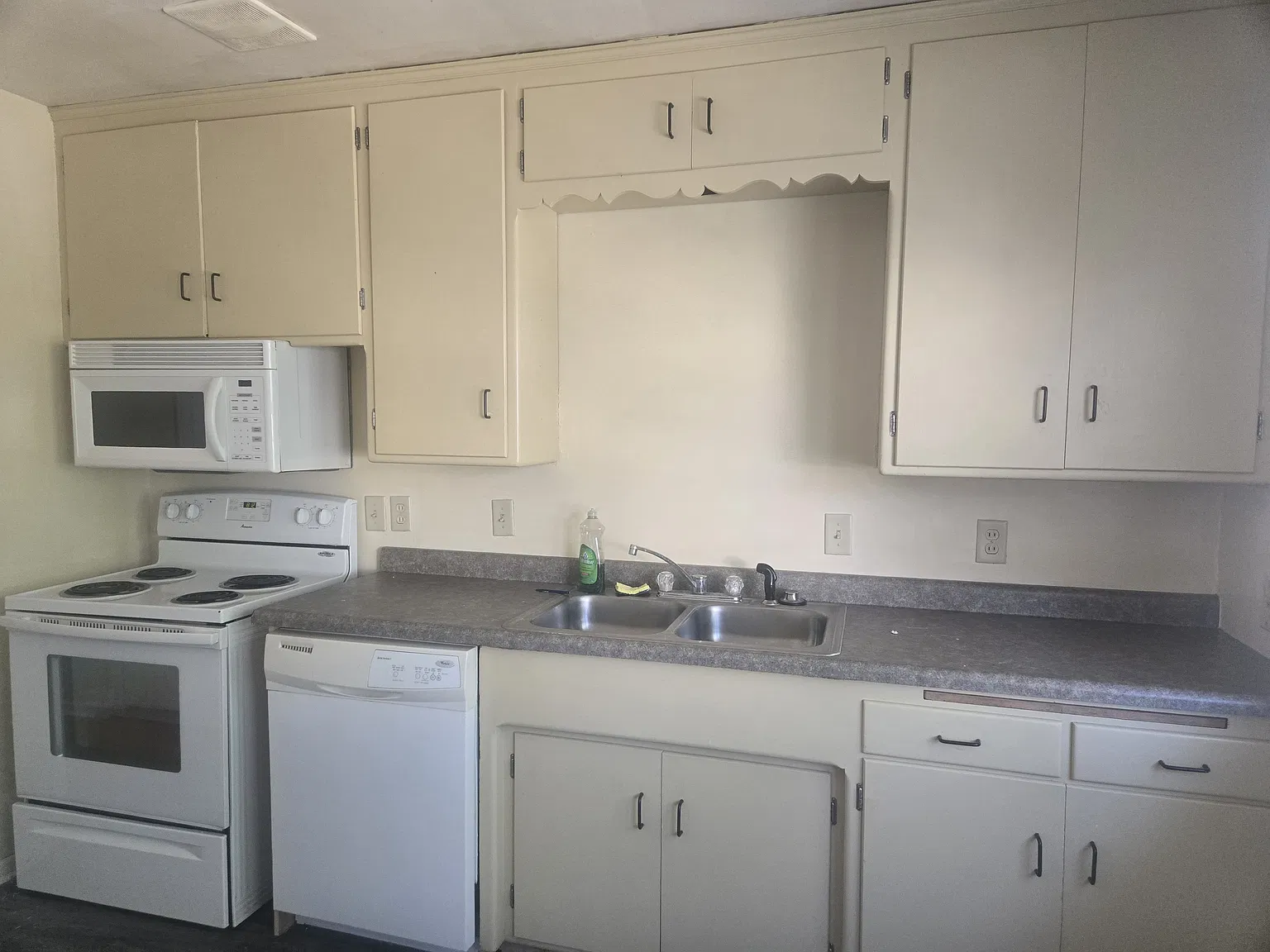 2528 South St — Photo 1