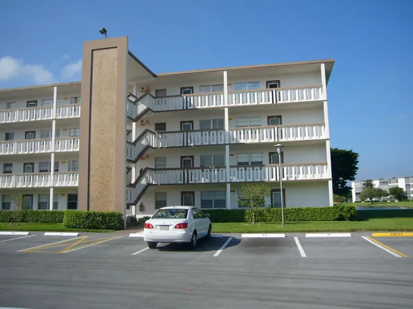 4082 Cornwall Dr E, Boca Raton, FL 33434