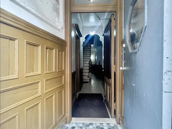 1243 Willoughby Avenue image 5 of 19