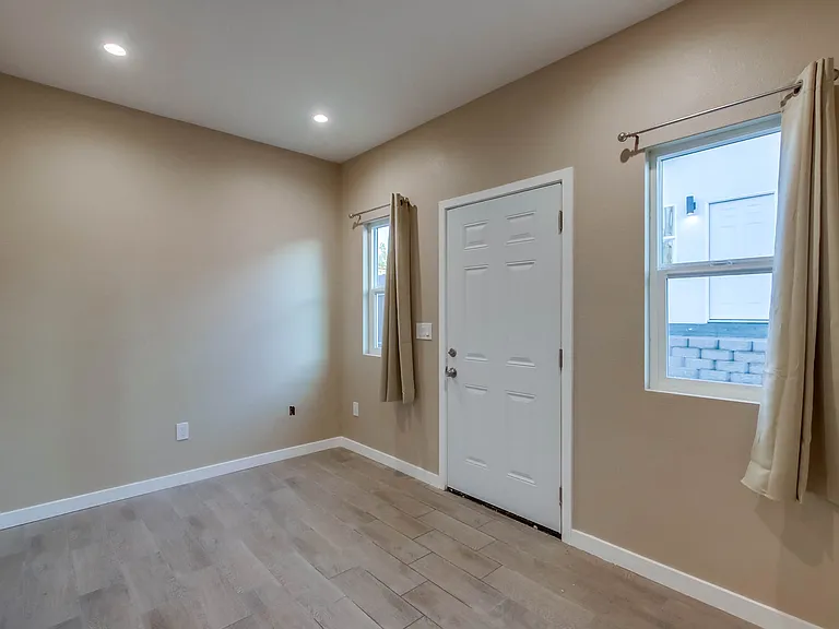 853 Winston Dr — Photo 4