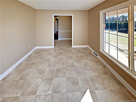 4th image of 128 Quail Hollow Dr