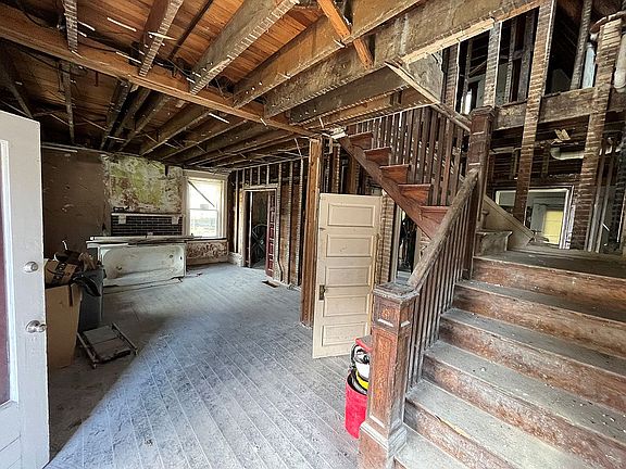 2nd image of 1886 Fairmount Ave