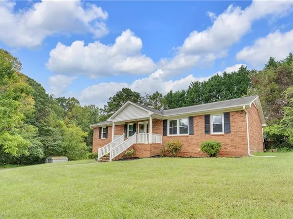 2512 Newington Ct, Clemmons, NC 27012