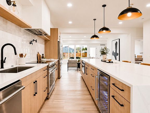 4th image of 807 2nd Avenue N