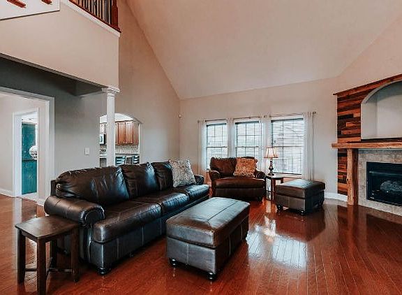 4th image of 8006 Stone Hollow Dr