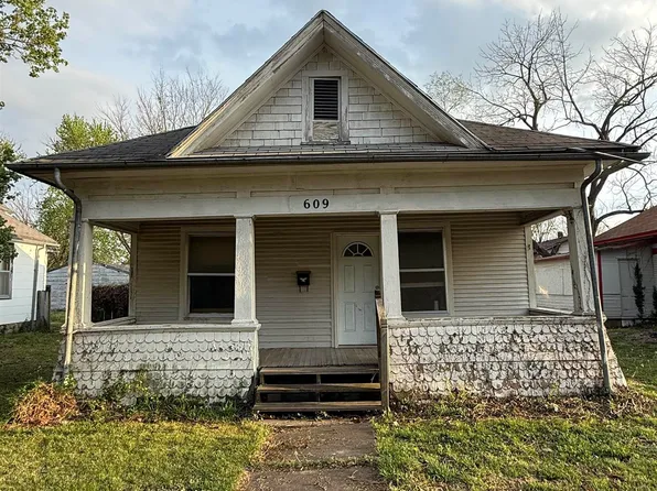 609 E 13th Ave, Winfield, KS 67156
