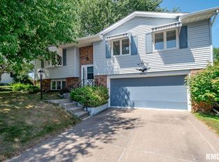 2490 E Dale Ct, Bettendorf, IA