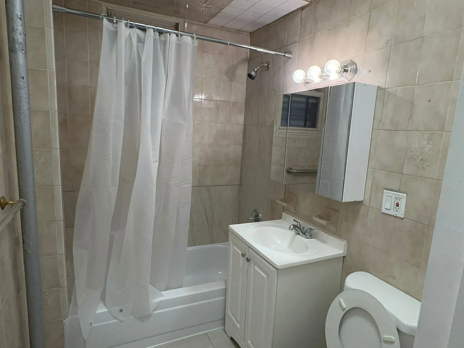 2 bed, $2,678 — Photo 4