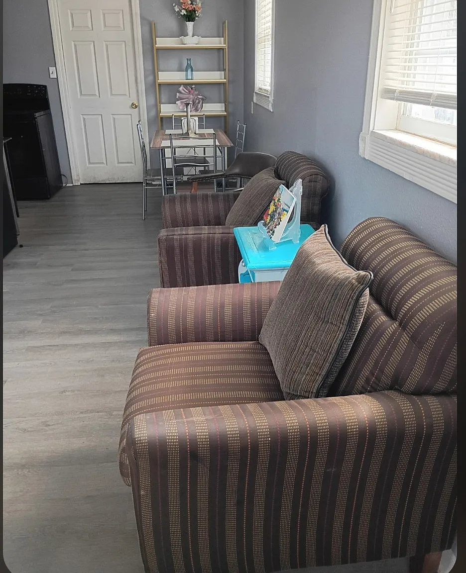 3 bed, 1000 sqft, $900 — Photo 2