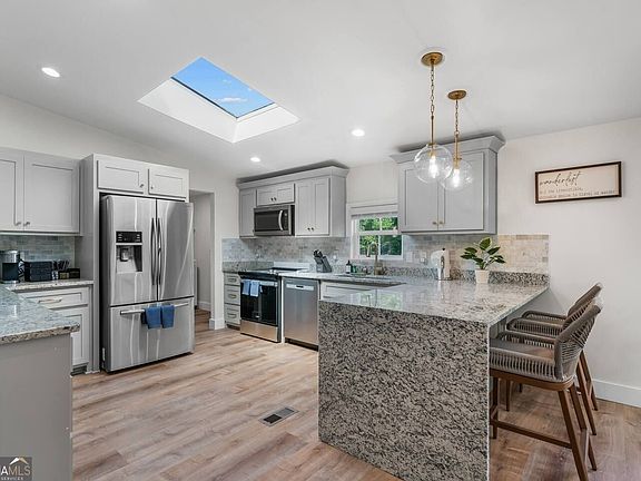 5th image of 163 Leonard Rd